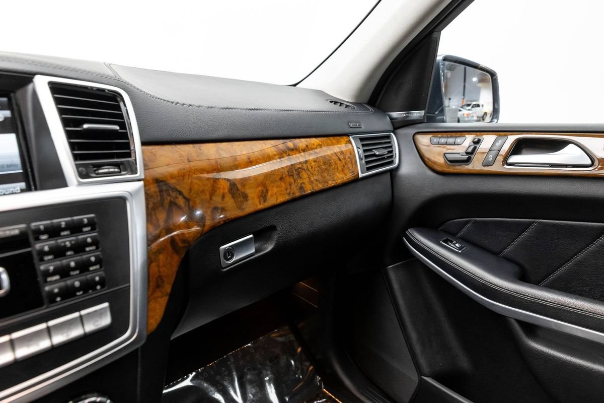 Used 2014 Mercedes-Benz GL 550 4MATIC image 24