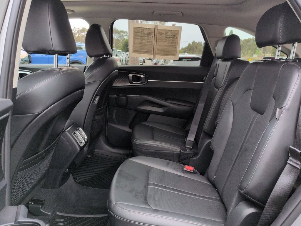 Certified 2025 Kia Sorento EX w/ Panoramic Sunroof Package FWD image 26