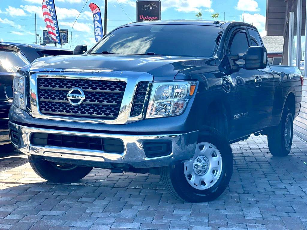 Used 2017 Nissan Titan SV AWD/4WD image 3