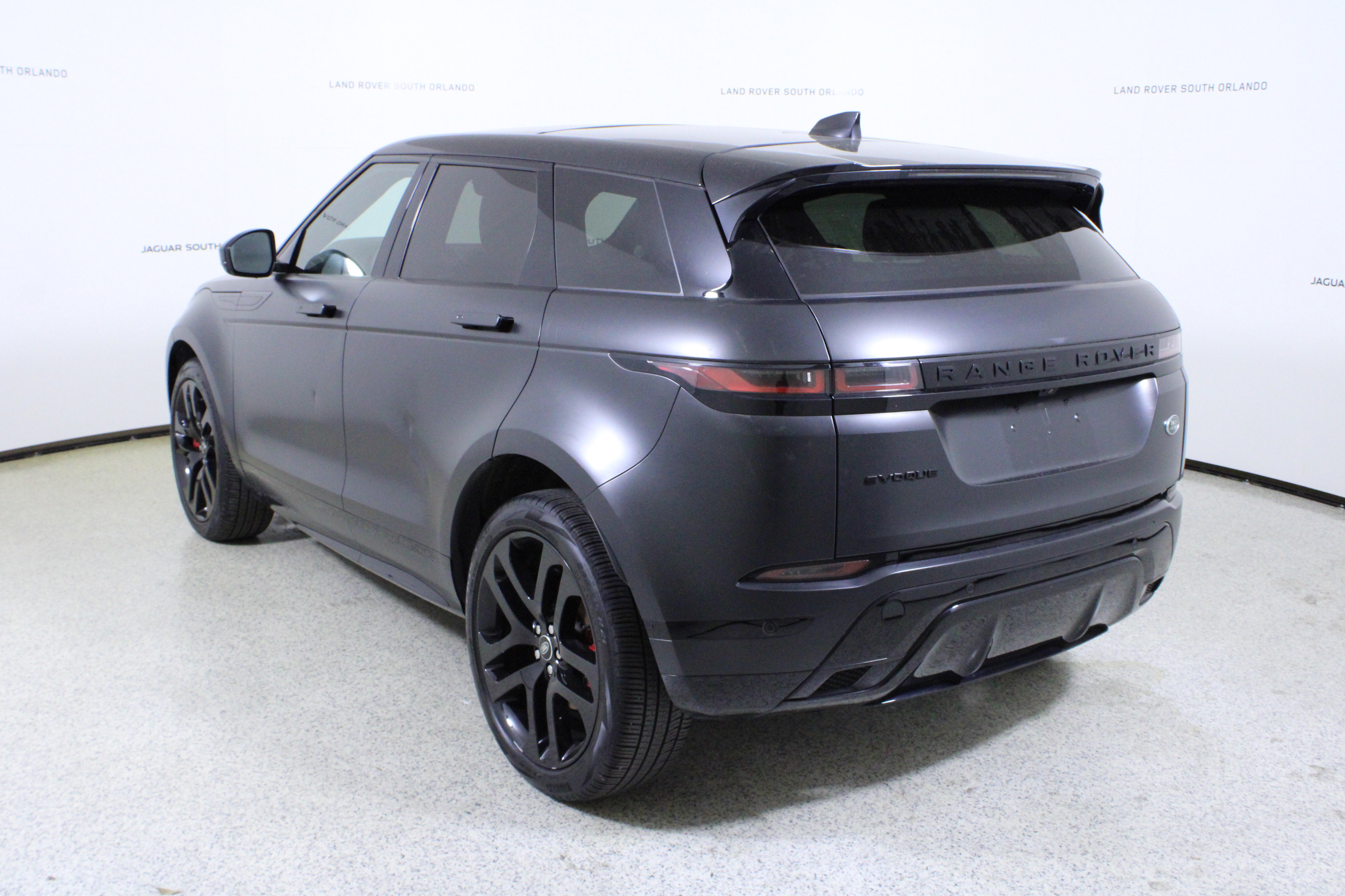 Used 2023 Land Rover Range Rover Evoque R-Dynamic SE image 5