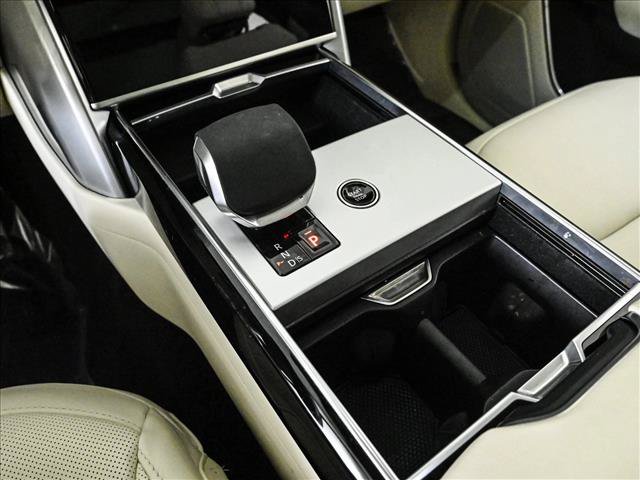 Used 2025 Land Rover Range Rover SE AWD/4WD image 12