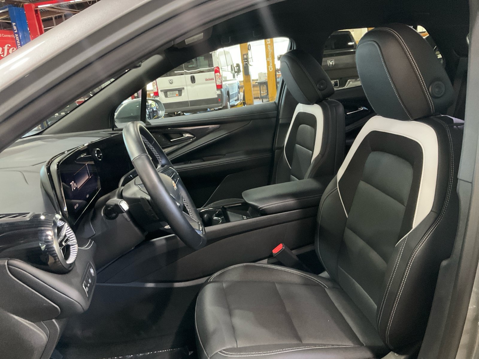 Used 2024 Chevrolet Blazer EV LT AWD/4WD image 34