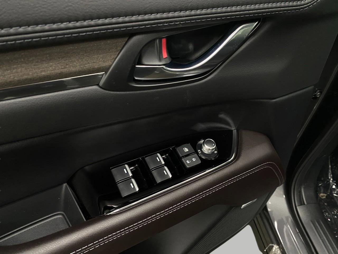 New 2025 MAZDA CX-5 Signature image 30
