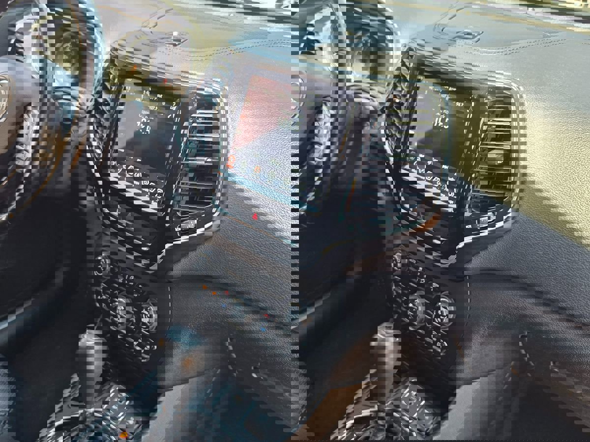 Used 2020 Jeep Cherokee Limited image 17