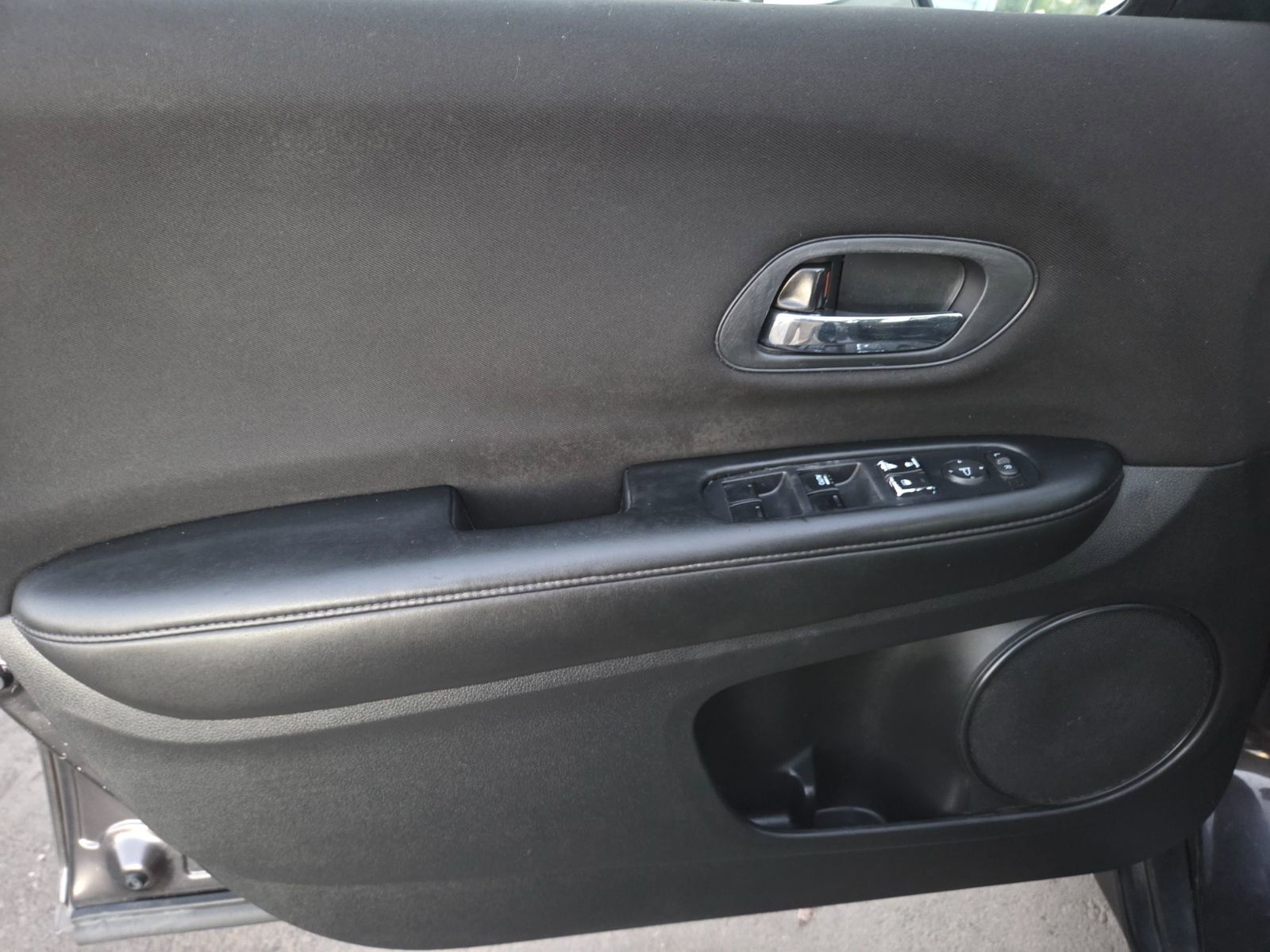 Used 2018 Honda HR-V LX image 6