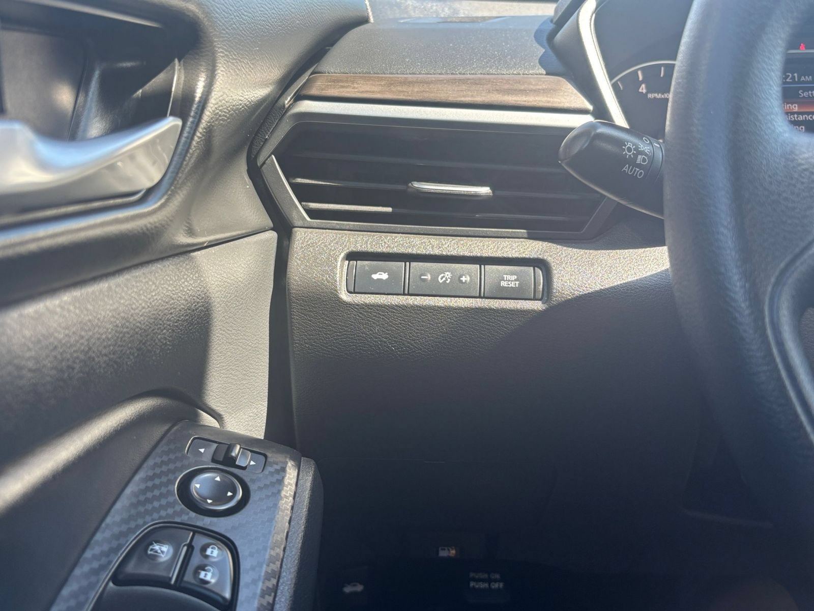 Used 2025 Nissan Altima 2.5 SV FWD image 32