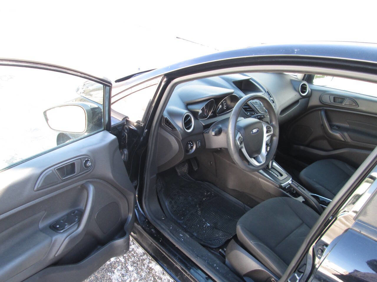 Used 2017 Ford Fiesta SE image 12