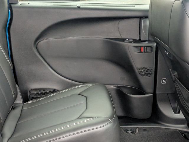 New 2026 Chrysler Pacifica Select w/ S Appearance Package image 32