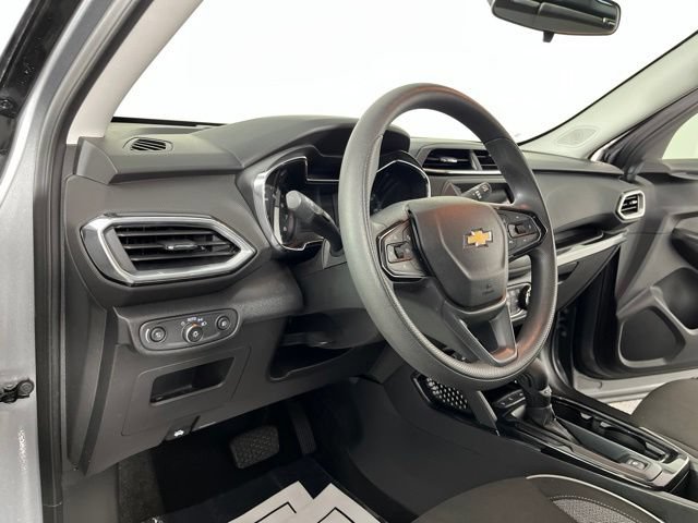 Used 2023 Chevrolet TrailBlazer LT FWD image 21