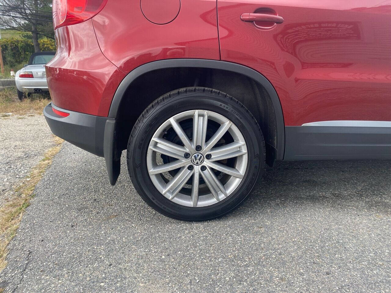 Used 2013 Volkswagen Tiguan SE image 40