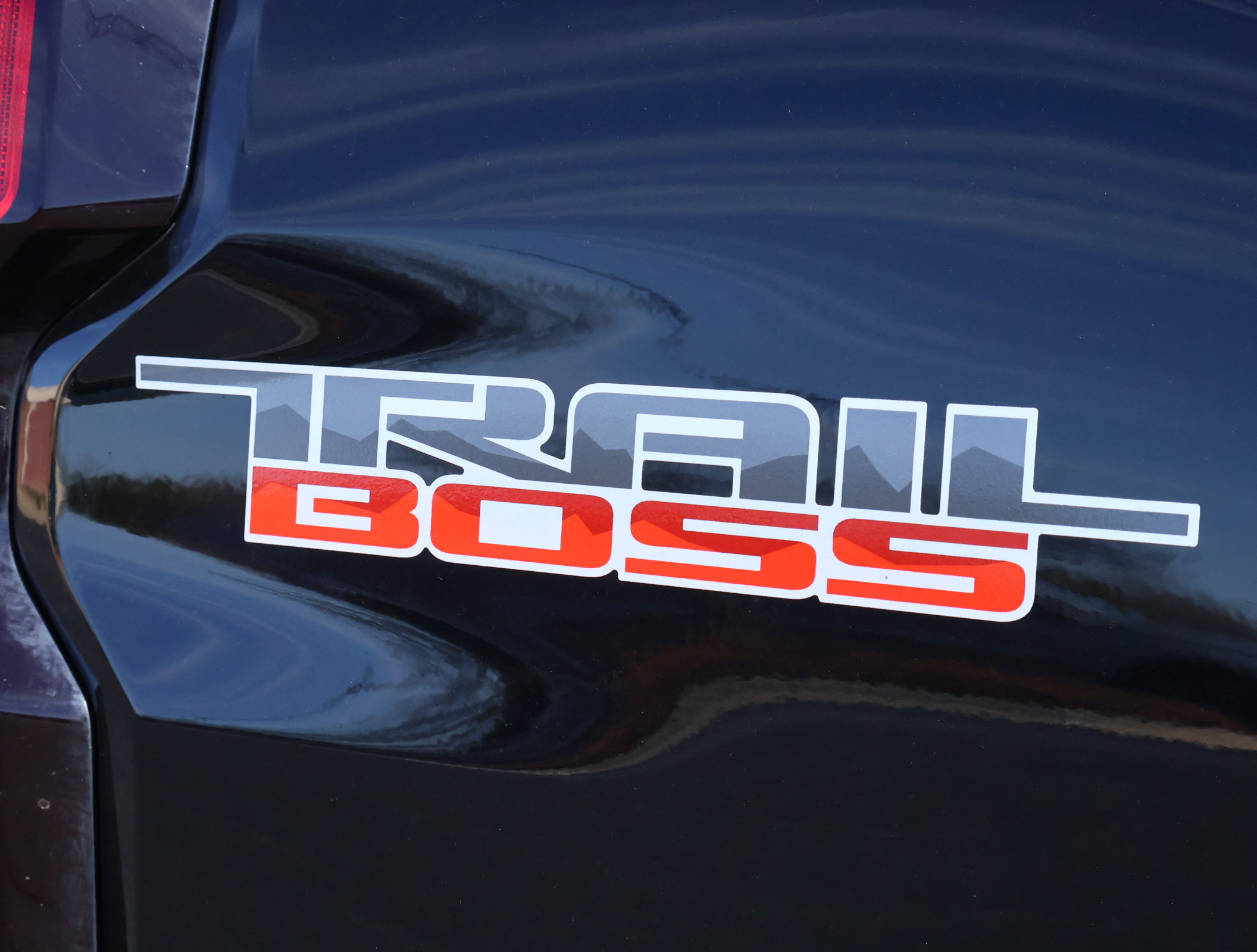 Used 2023 Chevrolet Colorado Trail Boss w/ Technology Package image 6