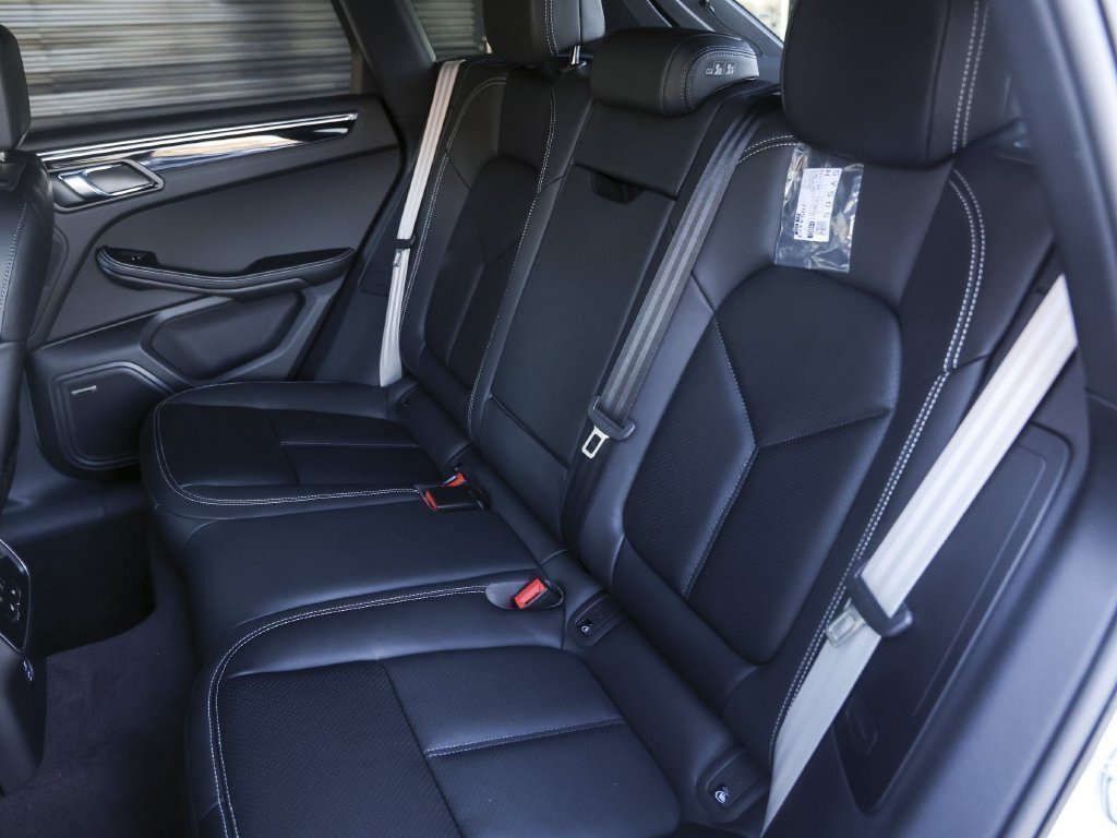 Certified 2026 Porsche Macan S AWD/4WD image 34