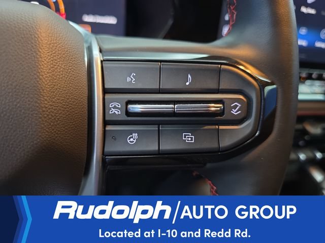 Used 2025 Chevrolet Colorado Z71 w/ Z71 Convenience Package 2 AWD/4WD image 18
