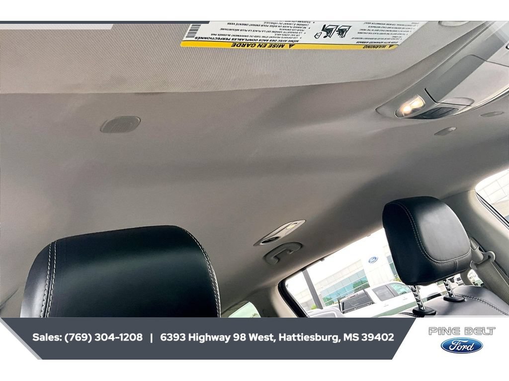Used 2023 Chrysler Pacifica Touring-L FWD image 17