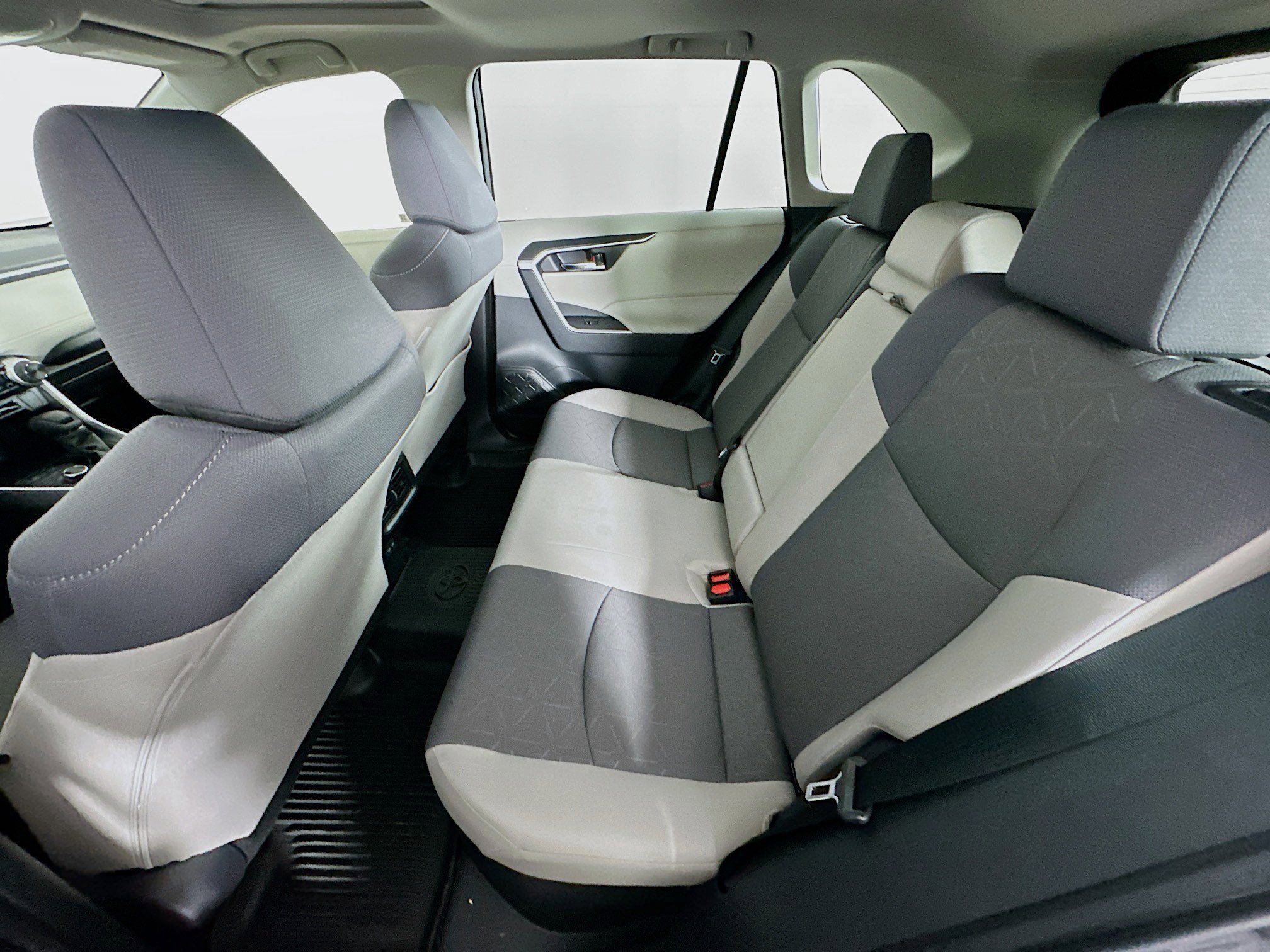 Used 2025 Toyota RAV4 XLE w/ Convenience Package image 29