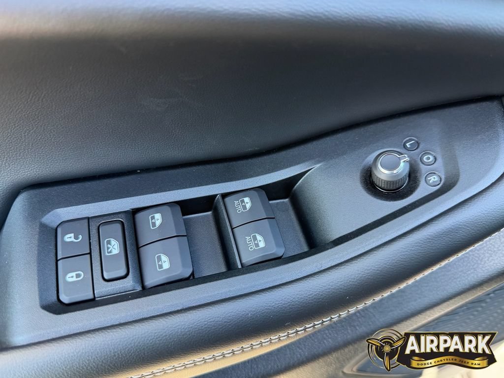 New 2026 Jeep Grand Cherokee Altitude RWD image 20