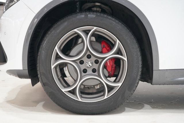 Used 2023 Alfa Romeo Stelvio Ti AWD/4WD image 11