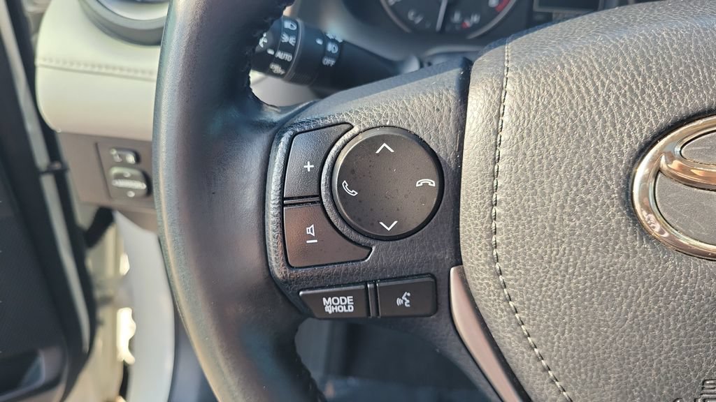 Used 2018 Toyota RAV4 XLE AWD/4WD image 21