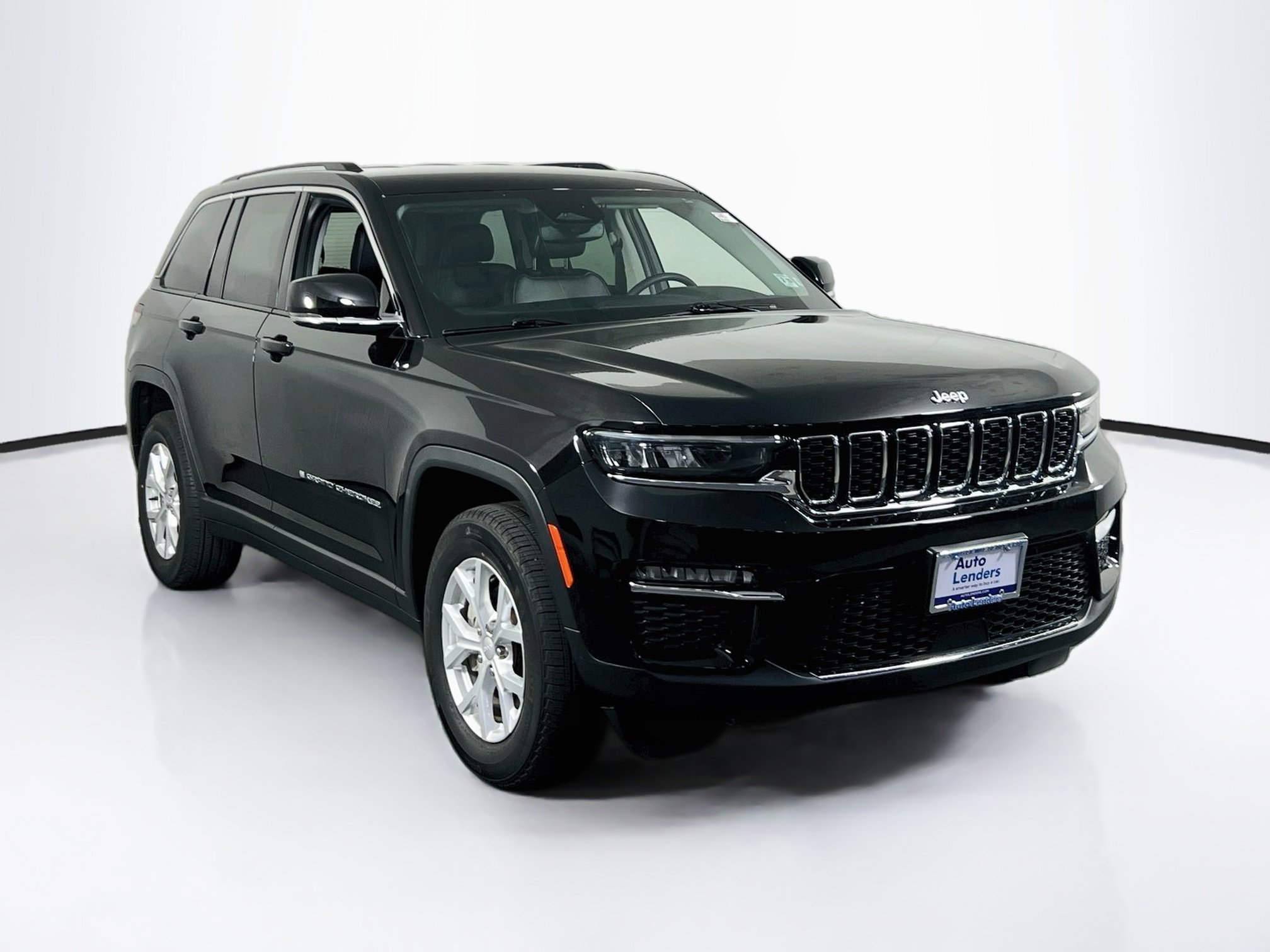 Used 2023 Jeep Grand Cherokee Limited AWD/4WD image 3