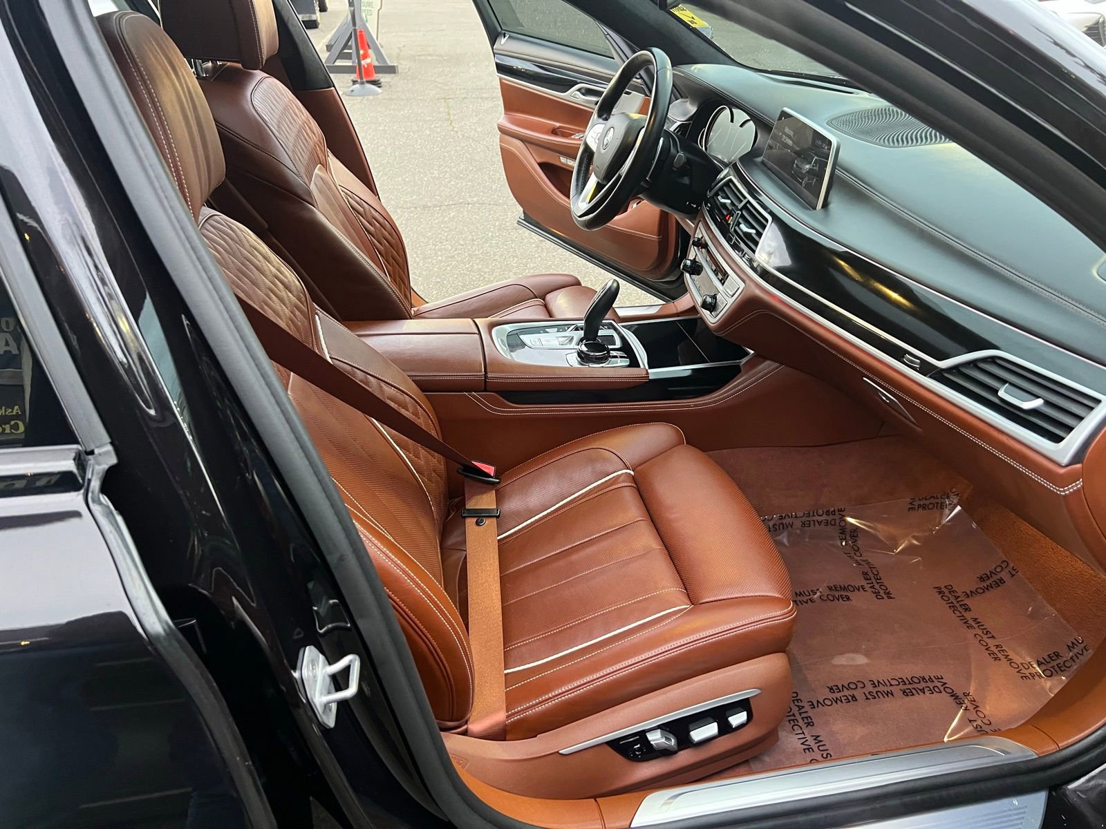 Used 2018 BMW 750i image 32