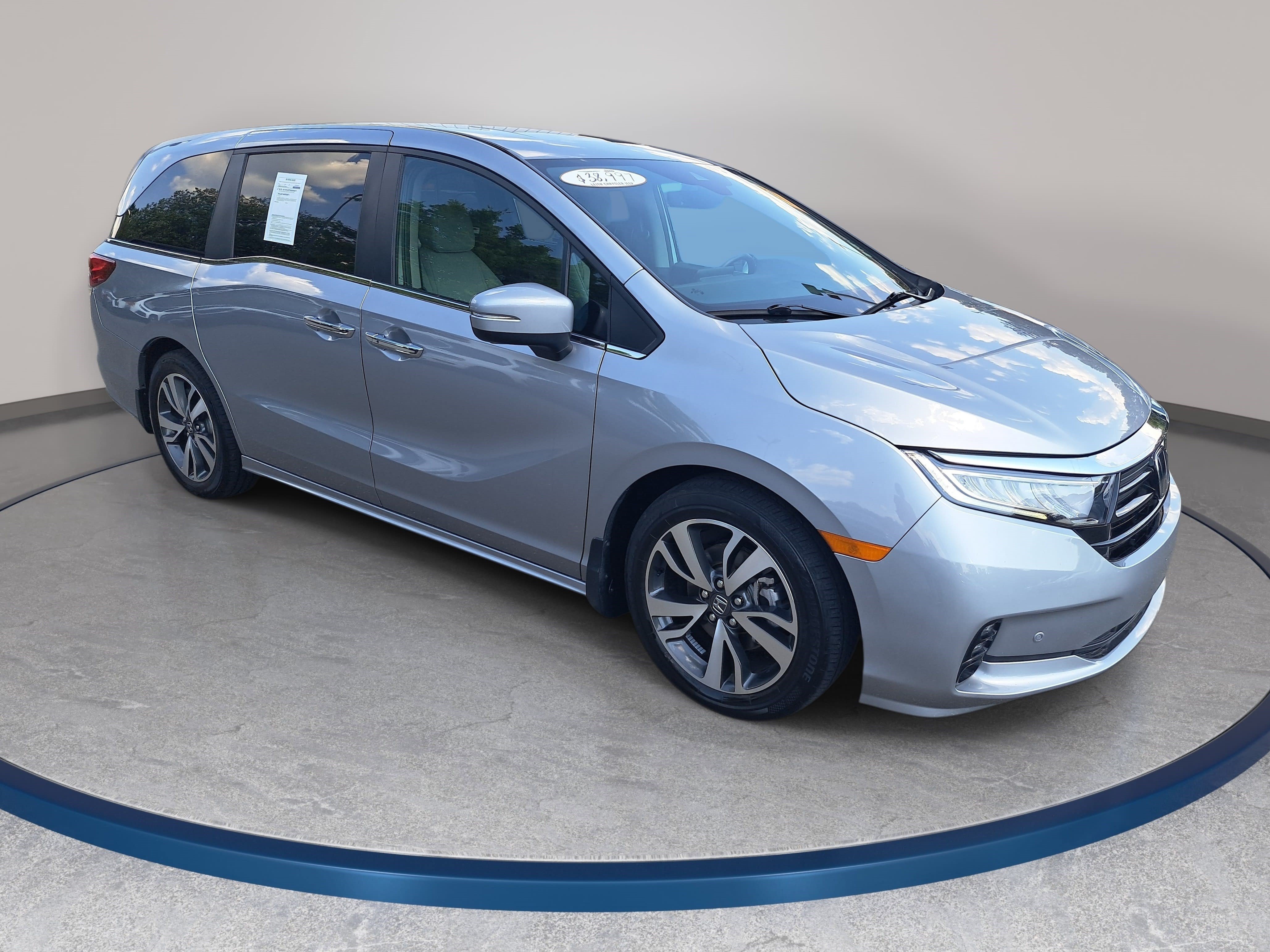 Used 2024 Honda Odyssey Touring image 3