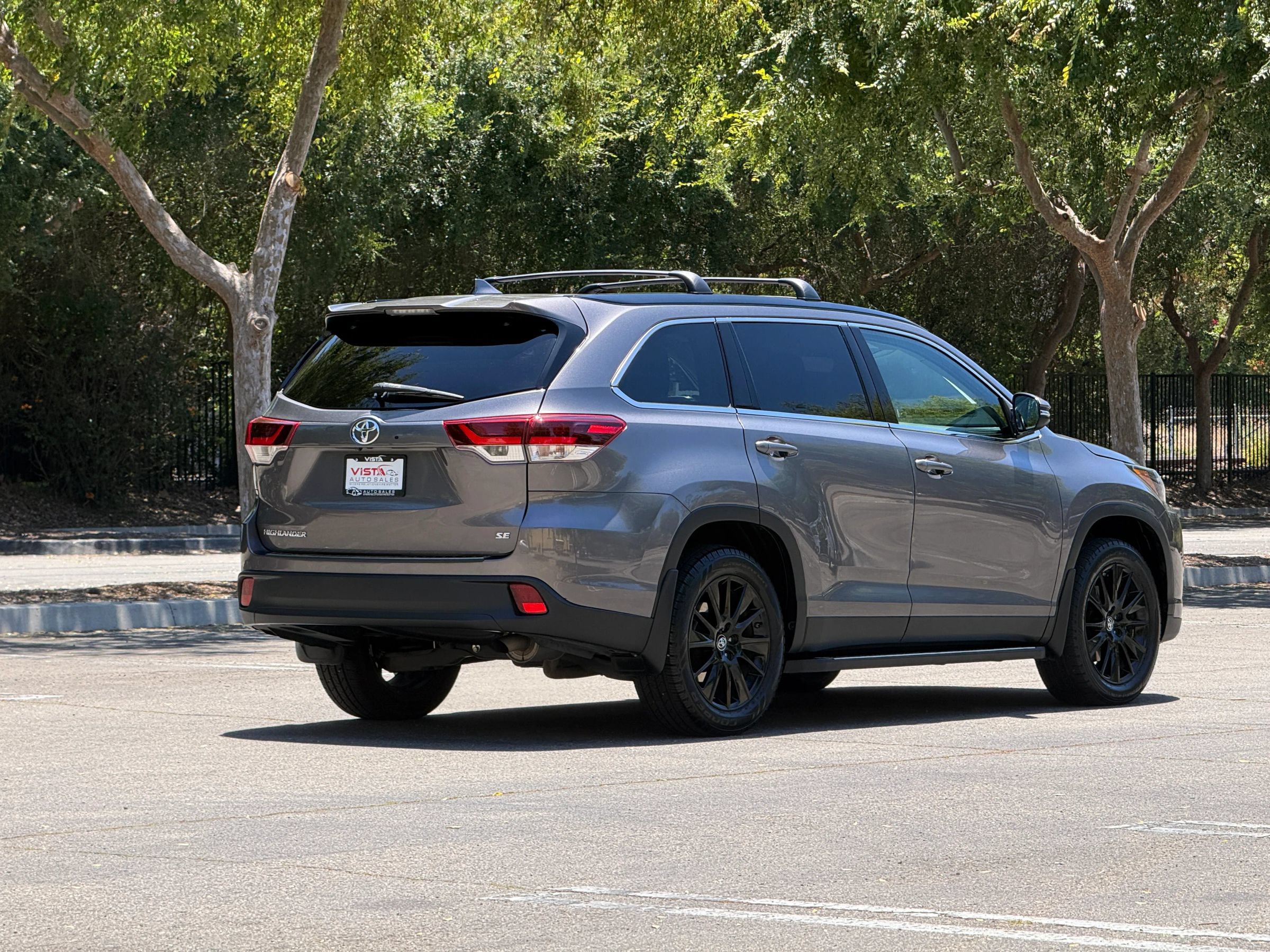 Used 2019 Toyota Highlander SE FWD image 5