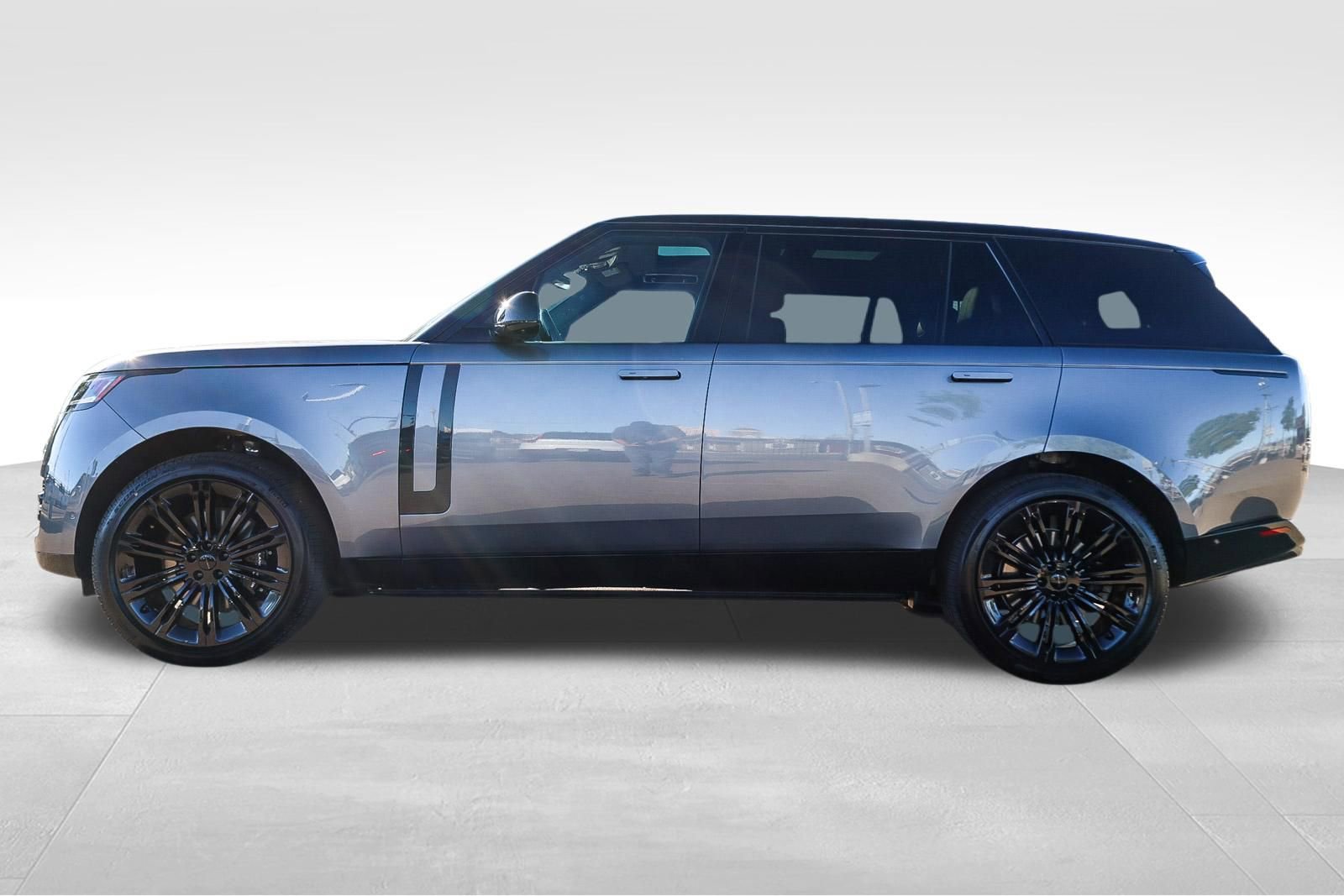 New 2026 Land Rover Range Rover Long Wheelbase SE image 8
