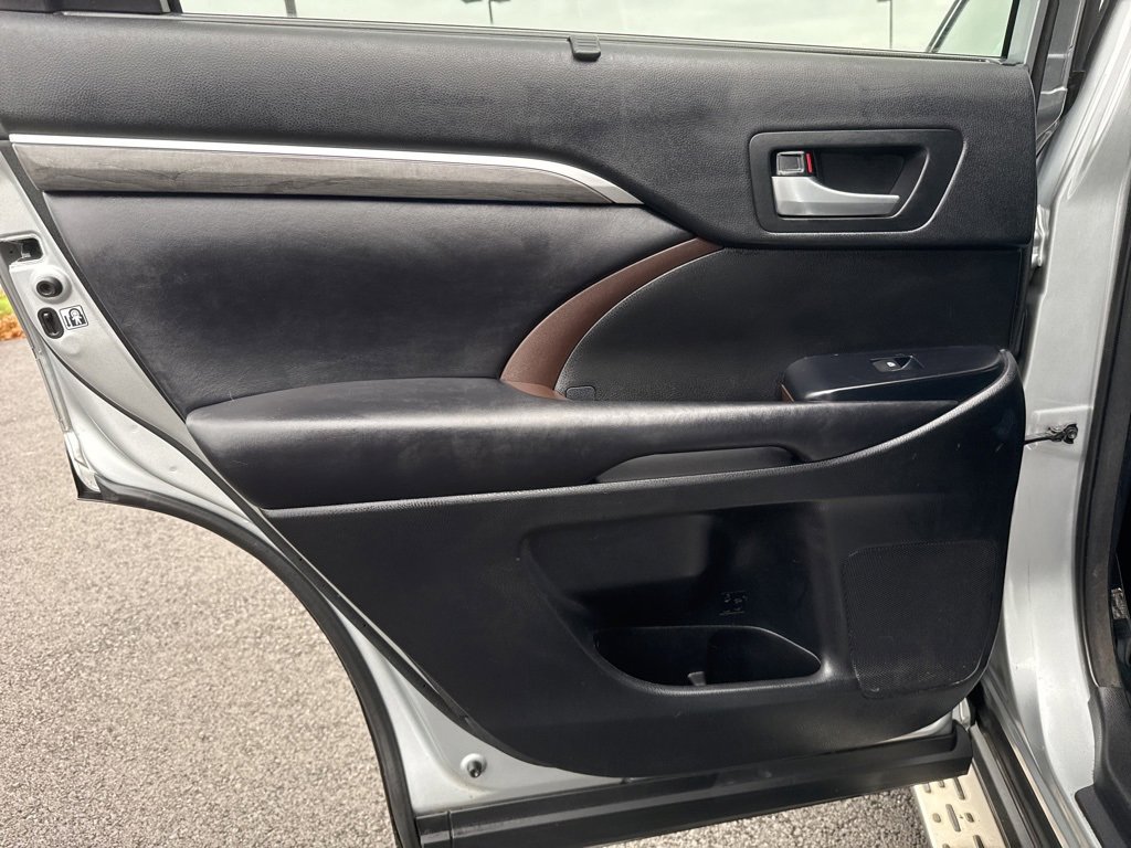 Used 2018 Toyota Highlander Limited Platinum image 18