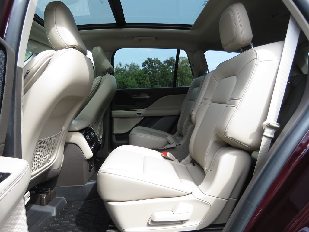 Used 2023 Lincoln Aviator AWD w/ Premium Package image 21
