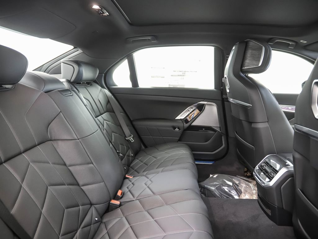 New 2025 BMW i7 xDrive60 image 27