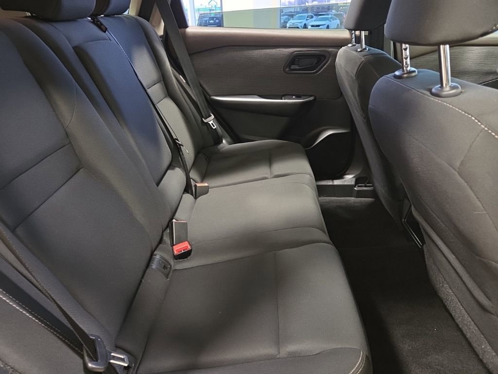 Used 2023 Nissan Rogue S image 16