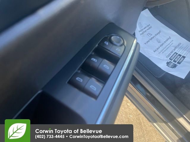 Used 2025 GMC Acadia Elevation image 11