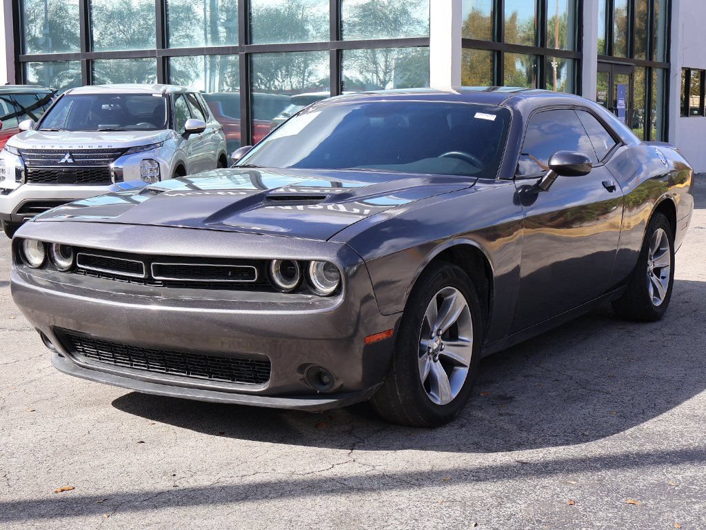 Used 2019 Dodge Challenger SXT RWD image 5