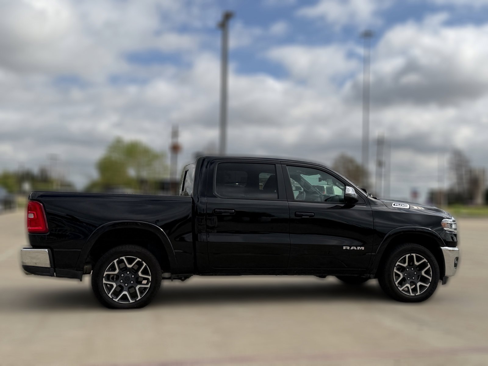 Used 2026 RAM 1500 Laramie AWD/4WD image 6