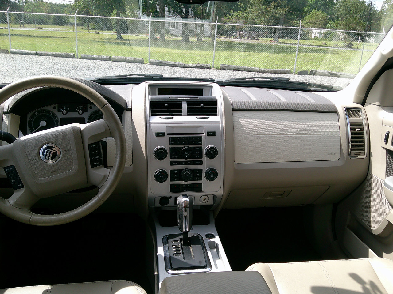 Used 2010 Mercury Mariner Premier image 4