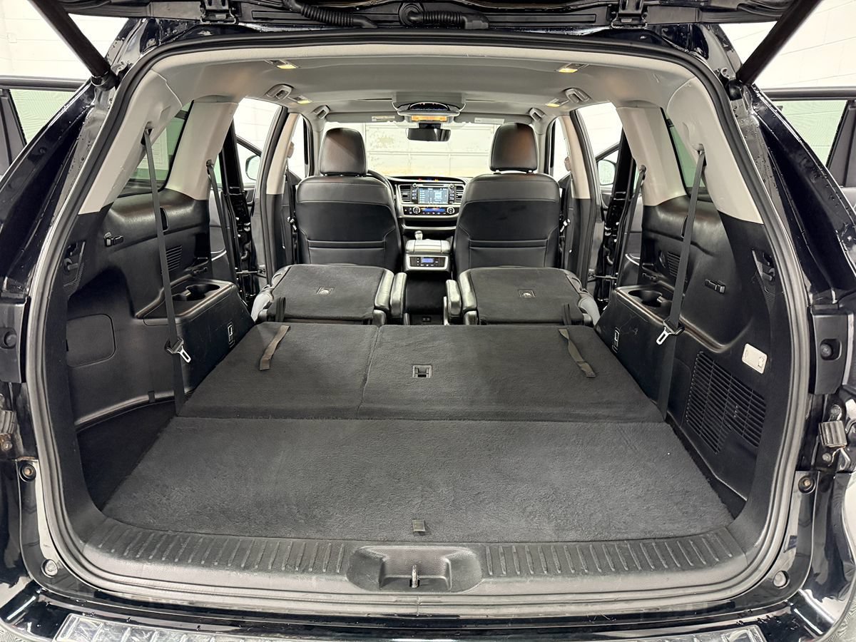 Used 2017 Toyota Highlander SE AWD/4WD image 29