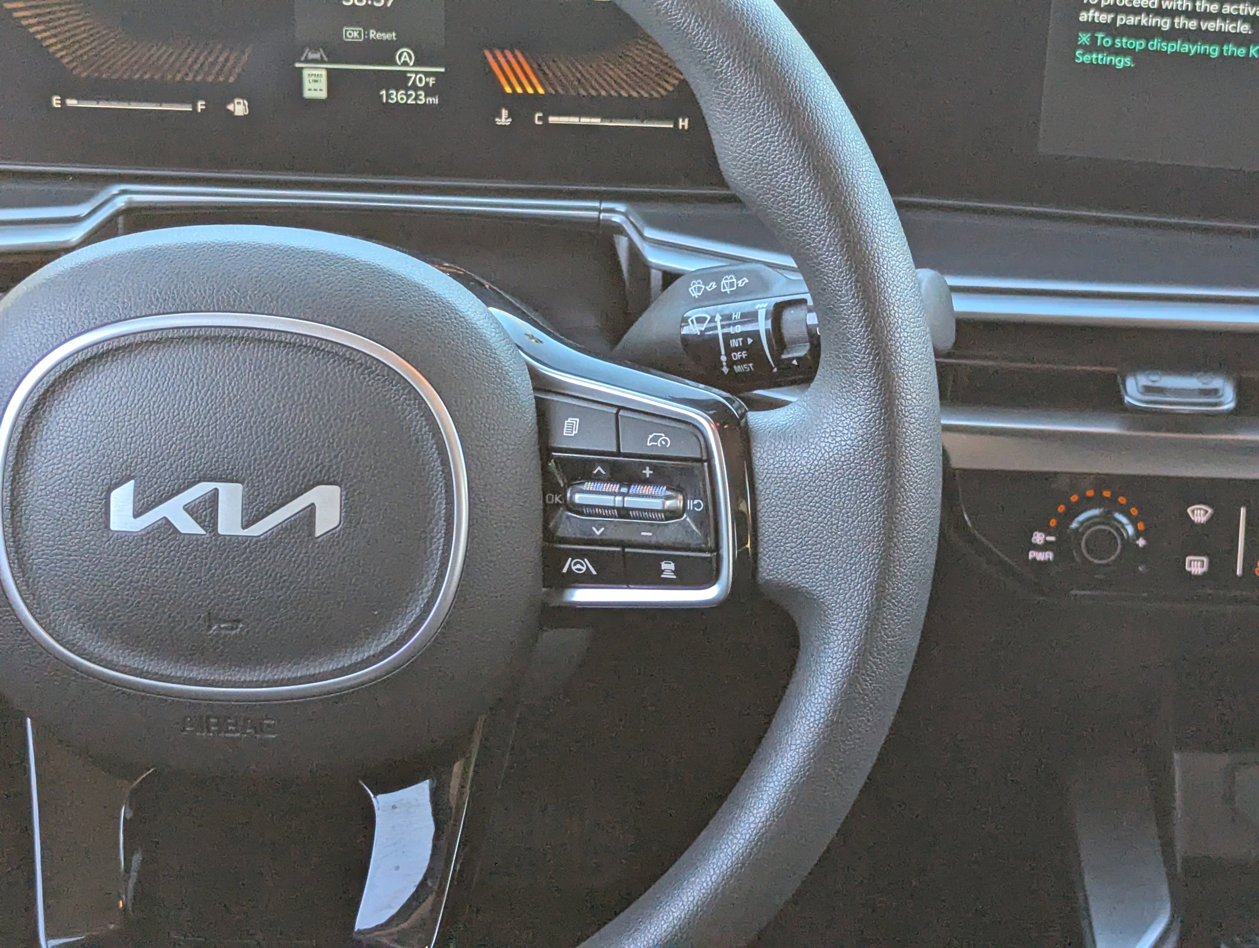 Certified 2025 Kia Sorento LX image 18