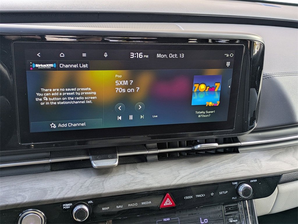 Used 2024 Kia Carnival EX image 22