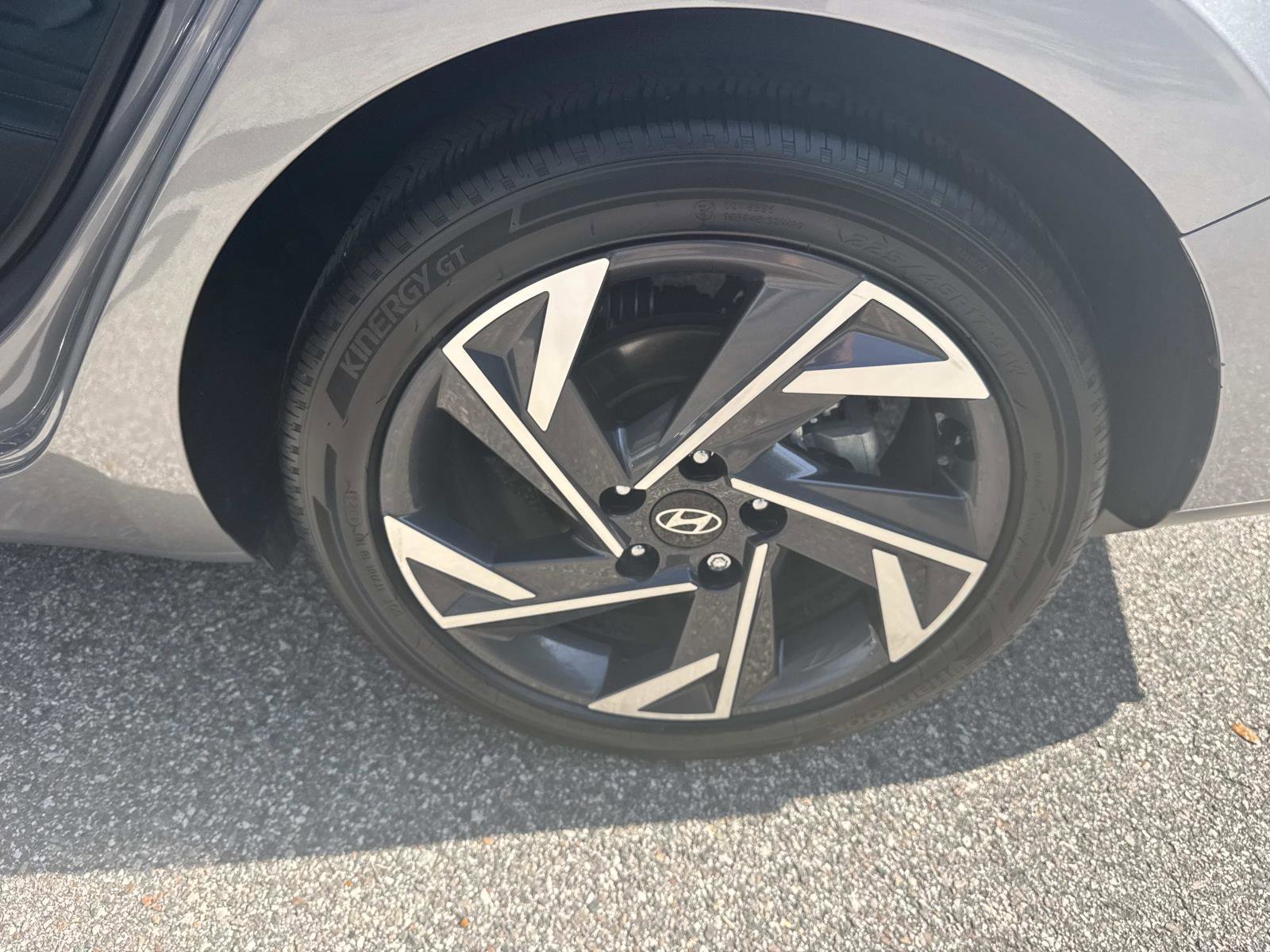 Used 2024 Hyundai Elantra Limited image 10