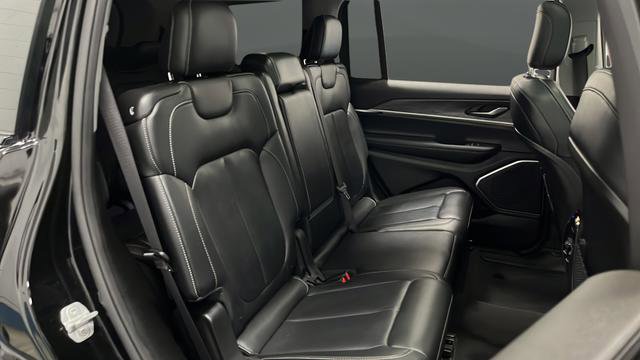 Used 2022 Jeep Grand Cherokee L Limited AWD/4WD image 25