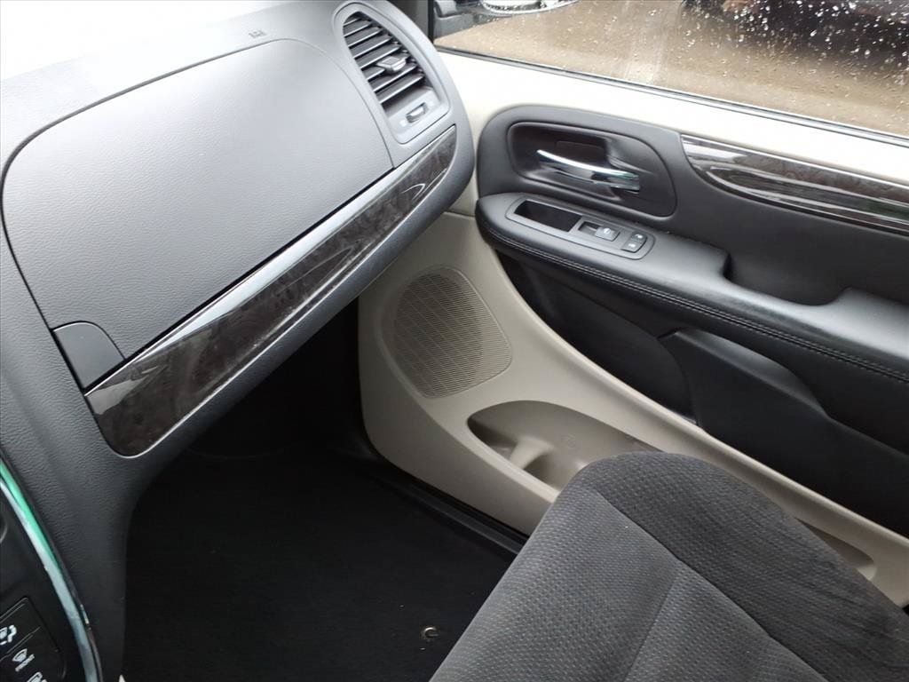 Used 2018 Dodge Grand Caravan SE w/ UConnect Hands-Free Group FWD image 32