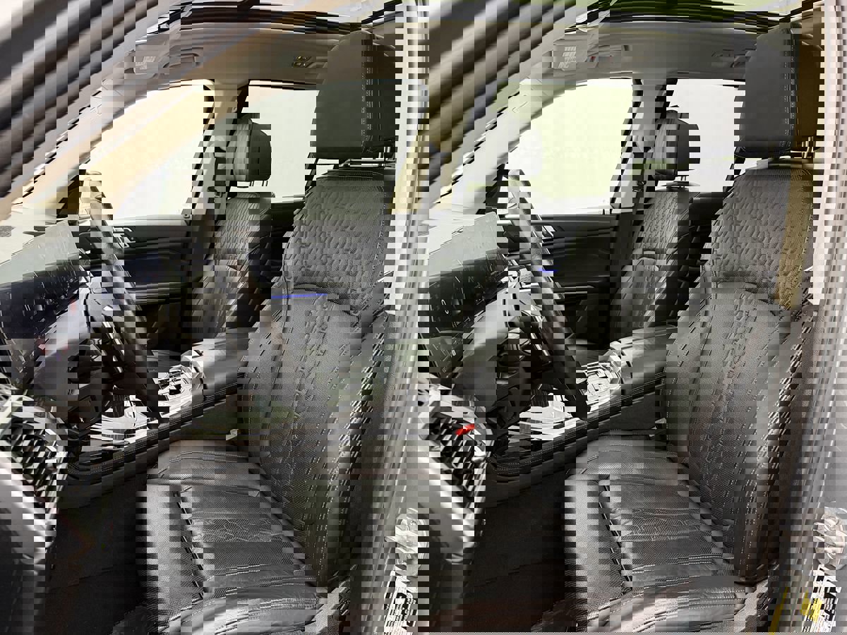 Used 2023 BMW X7 xDrive40i w/ Premium Package image 11