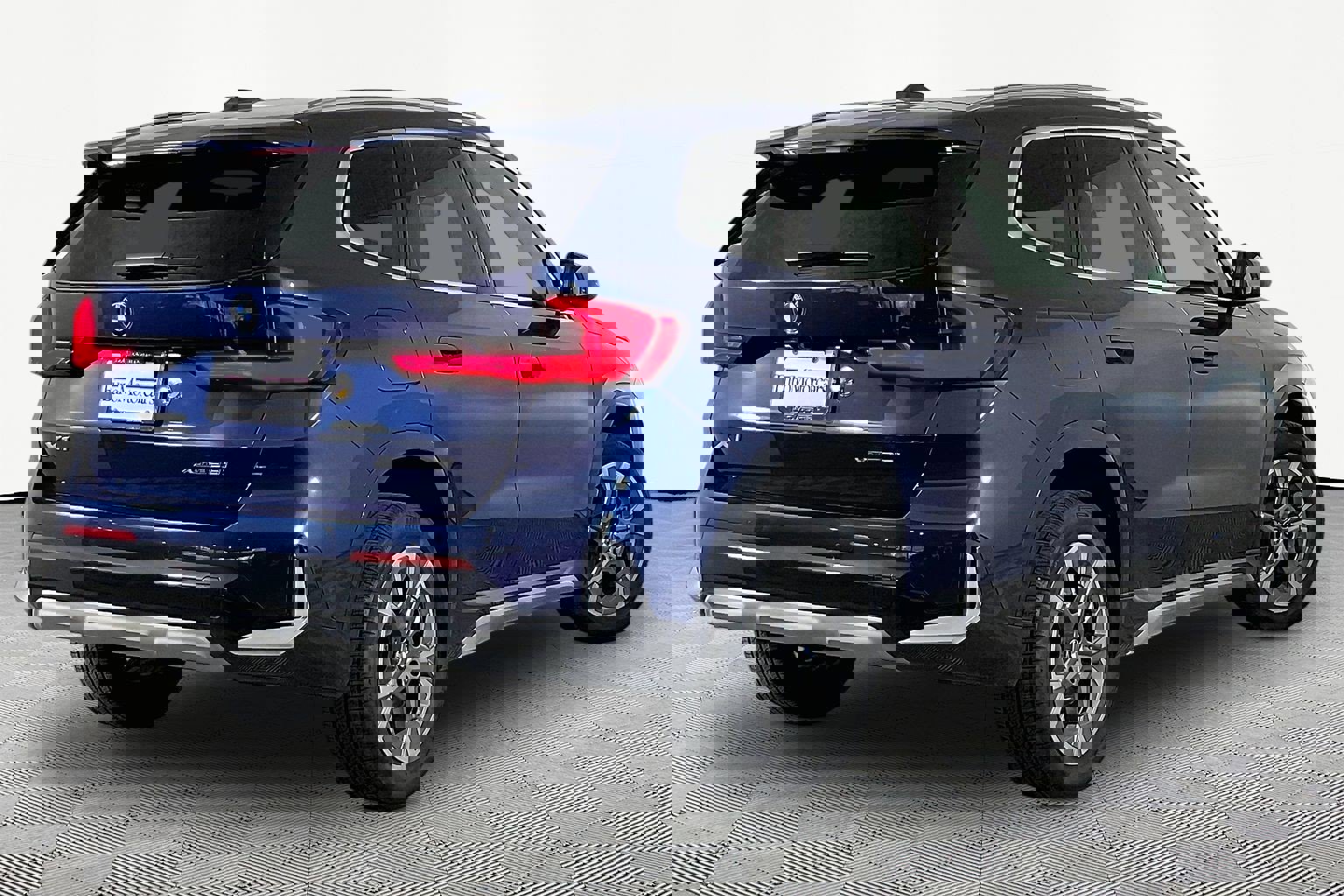 Certified 2025 BMW X1 xDrive28i w/ Convenience Package image 8