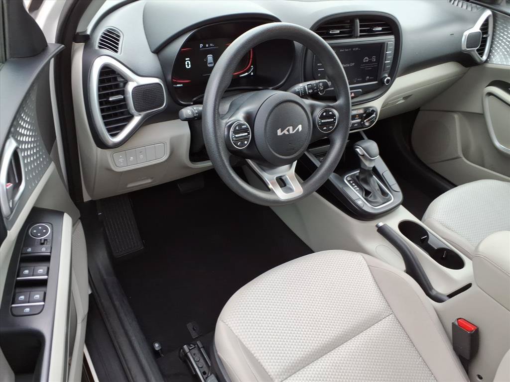 Used 2023 Kia Soul LX FWD image 17