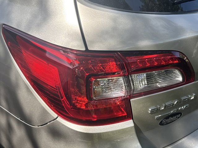 Used 2017 Subaru Outback 2.5i Limited AWD/4WD image 8