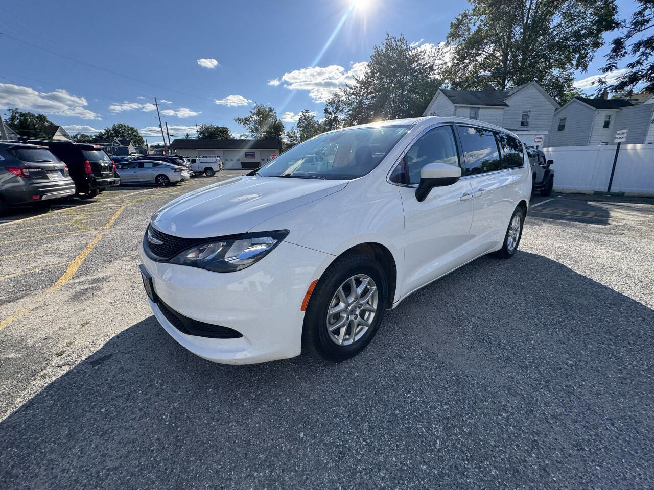 Used 2022 Chrysler Voyager LX image 28
