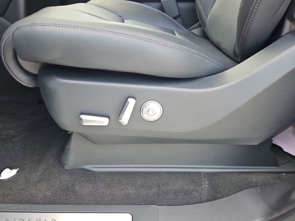 New 2025 Lincoln Navigator L Reserve image 19