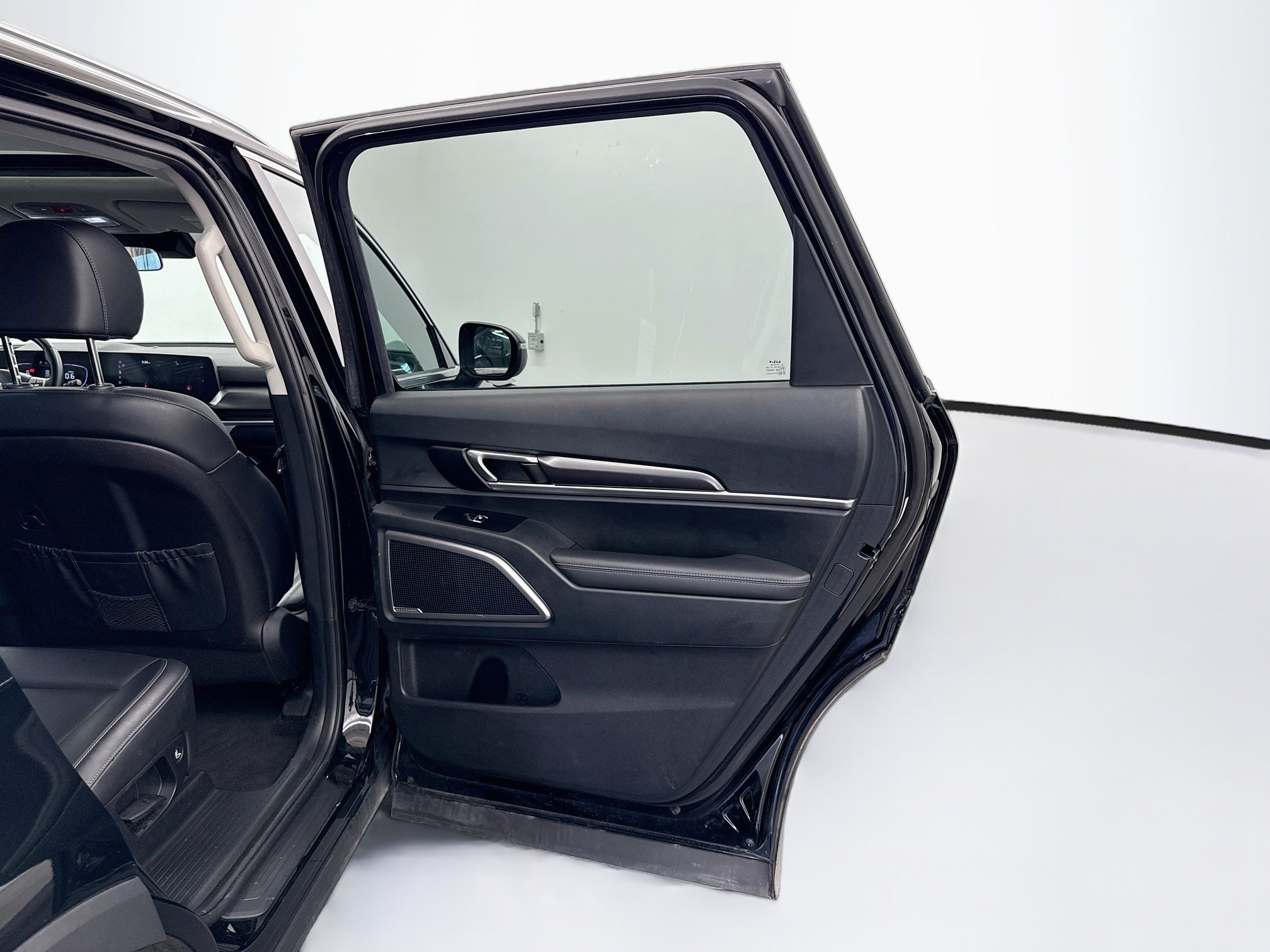 Used 2025 Kia Telluride S FWD image 31