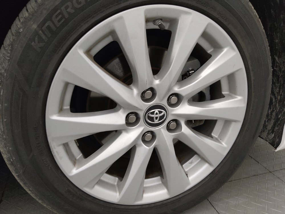 Used 2019 Toyota Camry LE FWD image 31