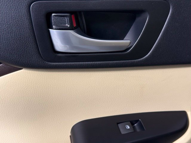 Used 2017 Toyota Highlander XLE w/ Carpet Mat Package FWD image 24